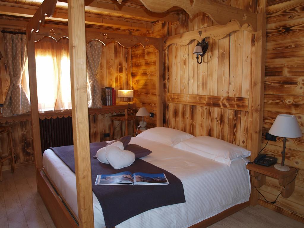 Hotel Letterario Locanda Collomb La Thuile Bilik gambar