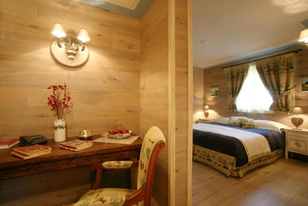 Hotel Letterario Locanda Collomb La Thuile Bilik gambar