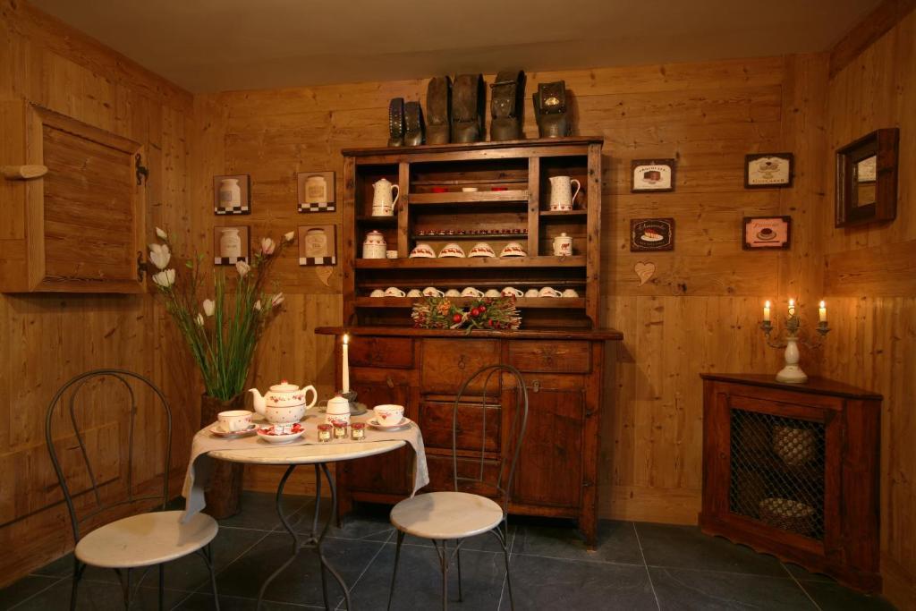 Hotel Letterario Locanda Collomb La Thuile Luaran gambar